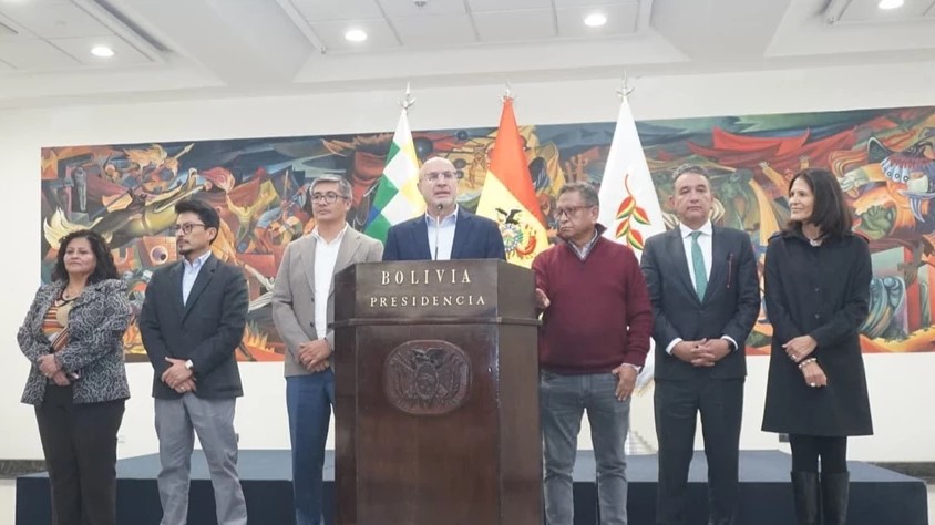 EJECUTIVO CEDE Y LLAMA A MESAS DE DIÁLOGO CON ORGANIZACIONES SOCIALES