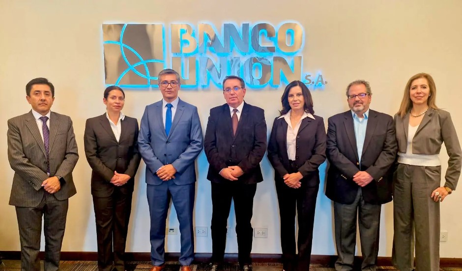 MINISTRO ESPINOZA POSESIONA NUEVO DIRECTORIO DEL BANCO UNIÓN SA