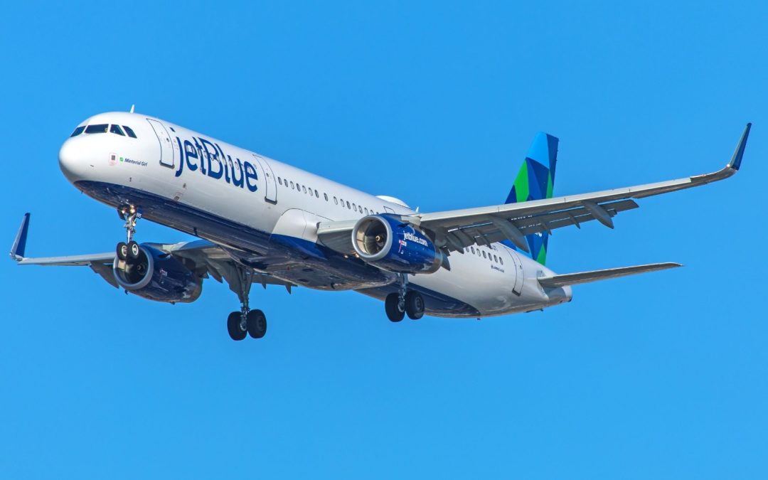 VUELO COMERCIAL JETBLUE CASI COLISIONA CON AVIÓN MILITAR ESTADOUNIDENSE