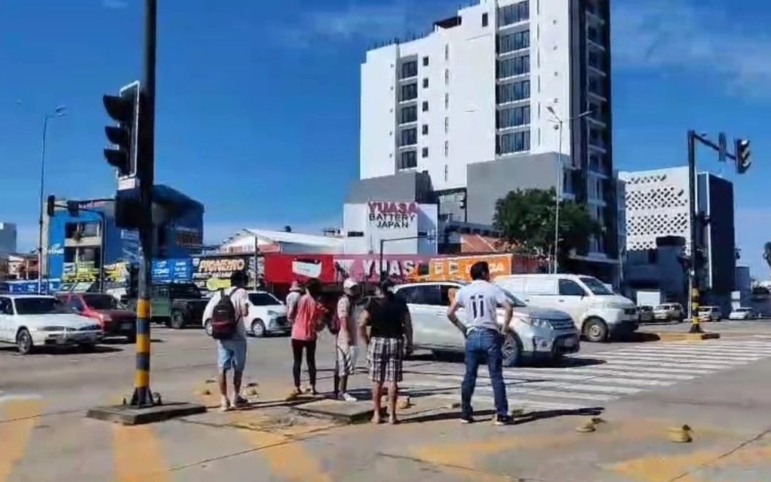 PARO DE TRANSPORTE SE CUMPLE EN LA PAZ Y SANTA CRUZ