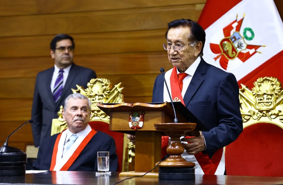 CONGRESO PERUANO NOMBRA A BALCÁZAR PRESIDENTE TRAS DESTITUCIÓN