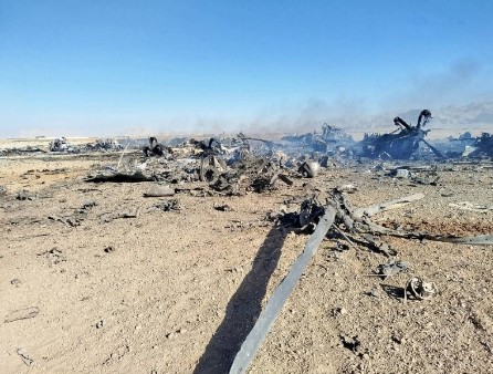 IRÁN EXHIBE RESTOS DE AERONAVES DE EE.UU. Y DESMIENTE ÉXITO TOTAL DEL RESCATE