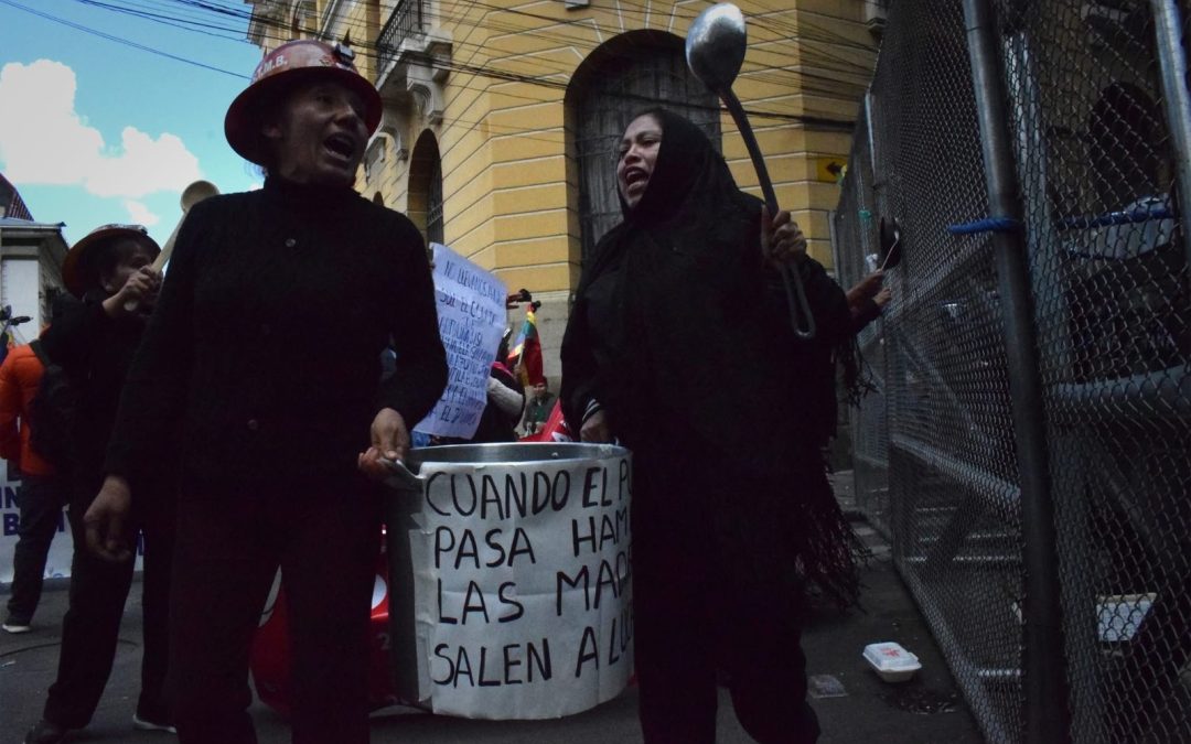 MADRES DESBORDAN LA PAZ Y CULPAN A PAZ POR EL HAMBRE