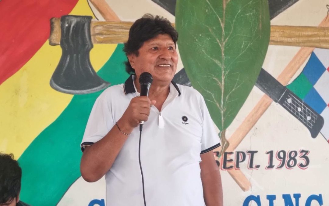 EVO DENUNCIA QUE BUSCAN CULPARLO PARA ESCONDER LA CRISIS NACIONAL