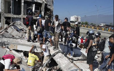 TERREMOTO EN COLOMBIA DEJA MÁS DE 70 MUERTOS Y MOVILIZA RESCATE