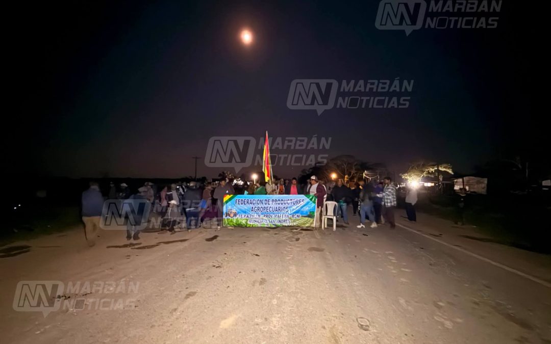 PRODUCTORES DEL PUENTE SAN PABLO, BENI, BLOQUEAN Y EXIGEN ABROGACIÓN DEL DS 5675