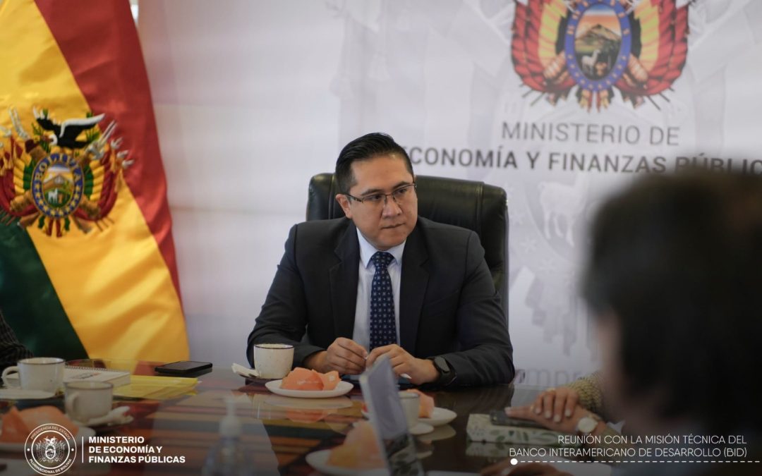 GOBIERNO NIEGA CONDICIONAMIENTOS DEL FMI, PERO ESPERA PRIMER DESEMBOLSO EN OCTUBRE