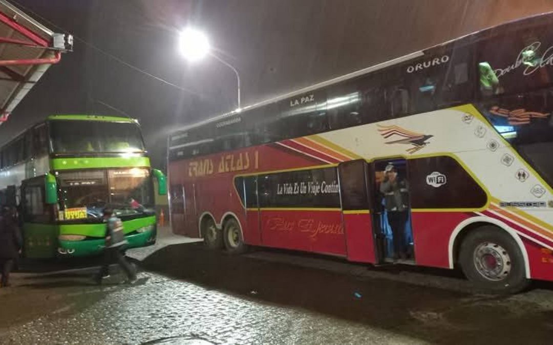 TRANSPORTISTAS INTERDEPARTAMENTALES RATIFICAN PARO Y PLANTEAN SUBIR PASAJES HASTA 60%