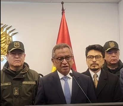 OVIEDO ACUSA A MARIACA DE ENCABEZAR UNA RED CRIMINAL DENTRO DE LA FISCALÍA