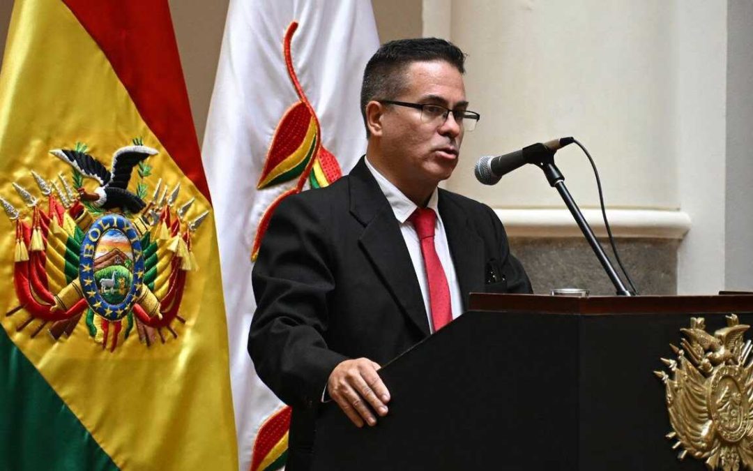URIOSTE PROMETE UNA FISCALÍA INDEPENDIENTE Y AMENAZA CON CÁRCEL A QUIEN INTENTE SOBORNARLO