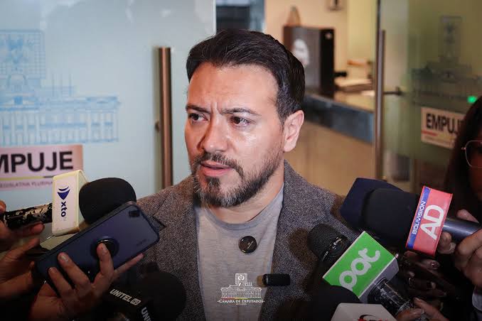 UN EXPULSA A ALEJANDRO REYES POR AUDIO QUE LO VINCULA CON CERIMEDO